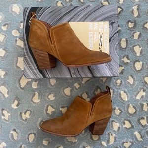 ⭐️NWT Jeffrey Campbell Rosalee Booties